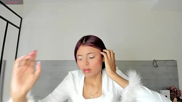 Snapshot of sunnyWhitee chatting on July 10, 11:24 am sunnyWhitee online show from July 10, 11:24 am