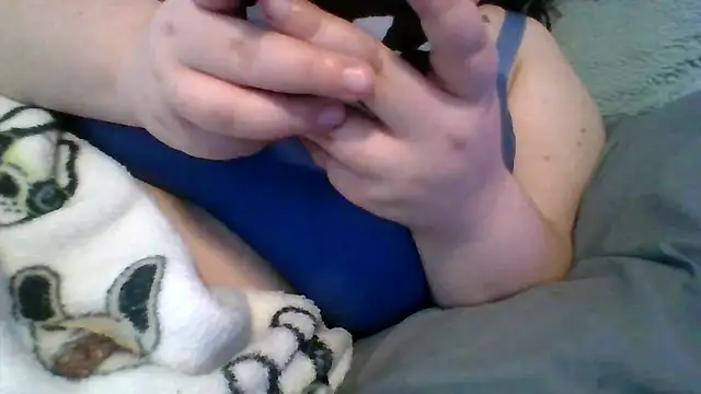sarahcakes223 online show from May 8, 11:10 pm