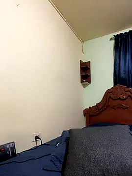 Snapshot of MaxDell chatting on September 13, 9:47 pm MaxDell online show from September 13, 9:47 pm