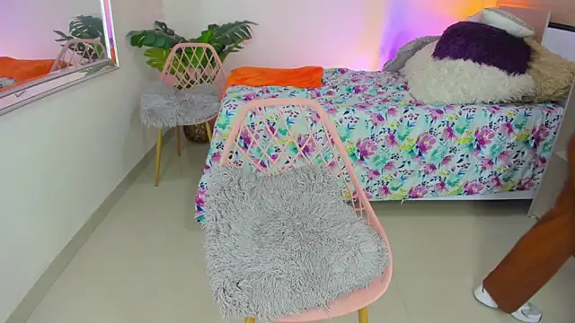 LusyKitty online show from October 23, 3:33 pm