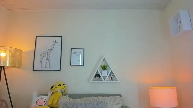 LusyKitty online show from December 15, 3:27 pm