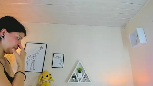 LusyKitty online show from December 19, 2:57 pm