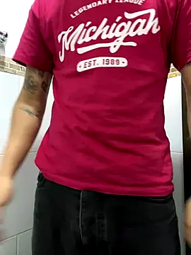 Snapshot of ErosVale chatting on October 16, 7:20 am ErosVale online show from October 16, 7:20 am