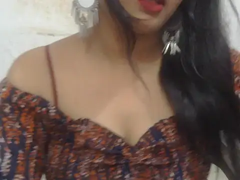 Snapshot of POOJA_199 chatting on June 15, 7:32 am POOJA 199 online show from June 15, 7:32 am