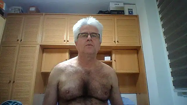 Snapshot of OperaticOmen chatting on March 20, 5:23 am OperaticOmen online show from March 20, 5:23 am