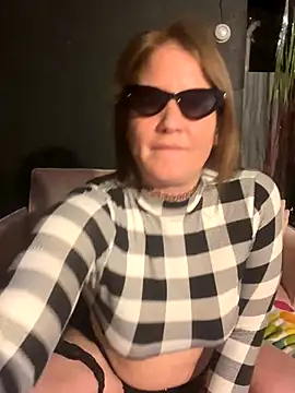 Snapshot of bigb00tycass chatting on December 16, 4:28 am bigb00tycass online show from December 16, 4:28 am