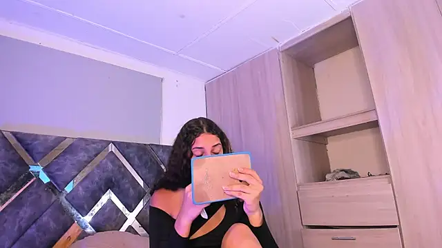 Snapshot of candice777 chatting on October 24, 1:18 pm candice777 online show from October 24, 1:18 pm