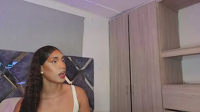 Snapshot of candice777 chatting on December 17, 1:06 pm candice777 online show from December 17, 1:06 pm