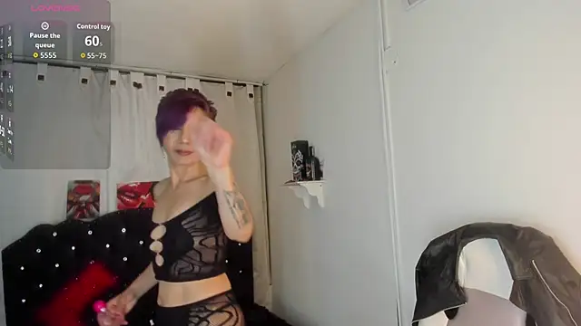 Snapshot of Trinityy__ chatting on September 8, 7:46 pm Trinityy online show from September 8, 7:46 pm