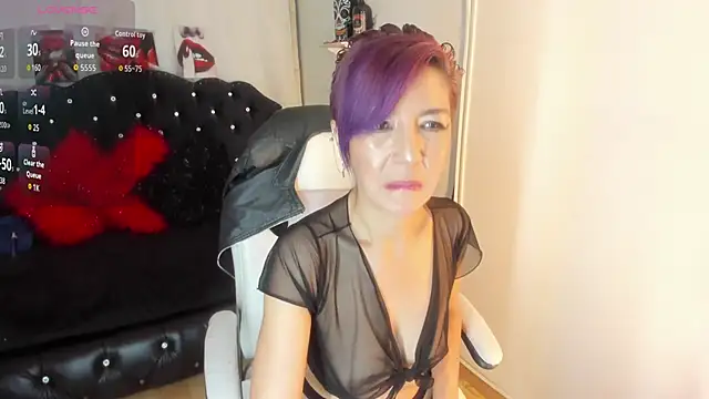 Snapshot of Trinityy__ chatting on September 10, 7:14 pm Trinityy online show from September 10, 7:14 pm