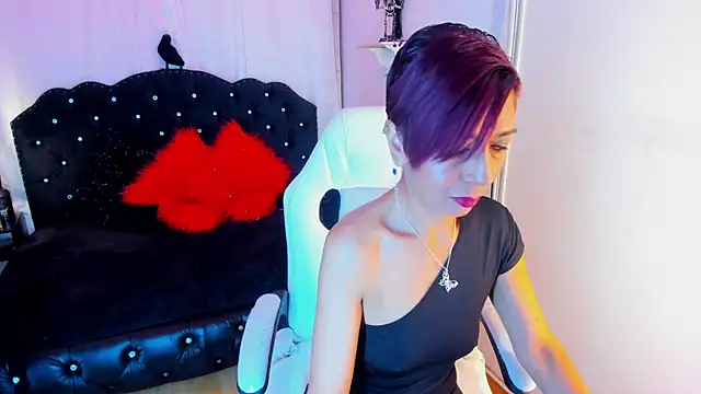 Snapshot of Trinityy__ chatting on November 22, 6:29 pm Trinityy online show from November 22, 6:29 pm