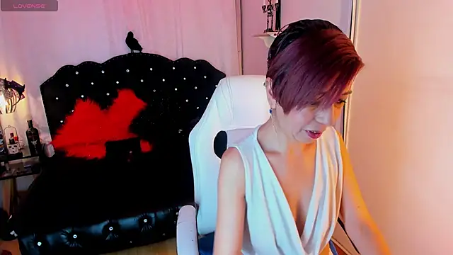 Snapshot of Trinityy__ chatting on December 5, 6:37 pm Trinityy online show from December 5, 6:37 pm