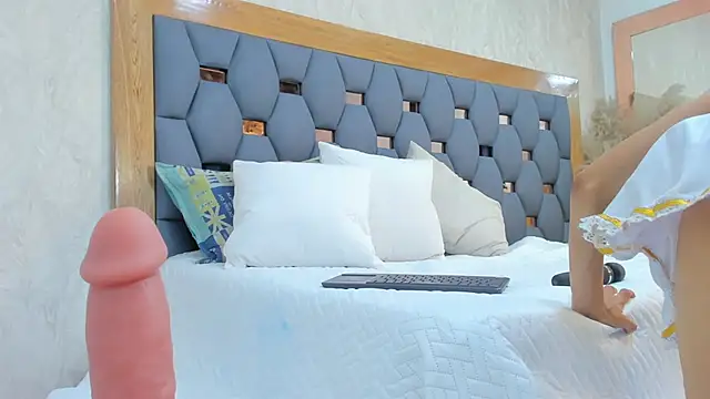 crystal sm online show from February 9, 3:10 am