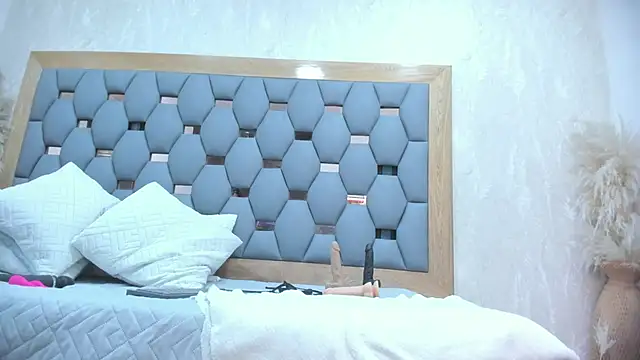 Snapshot of crystal_sm chatting on May 21, 3:35 am crystal sm online show from May 21, 3:35 am