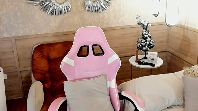 Skyyle  online show from December 18, 1:06 pm