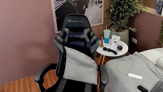 Skyyle  online show from February 18, 12:56 pm