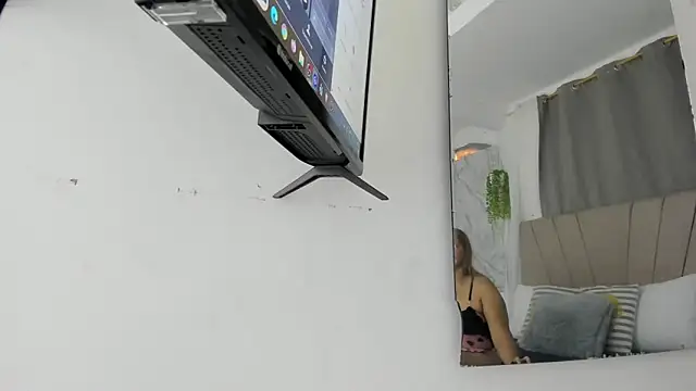 Lady miss    online show from March 15, 1:06 pm