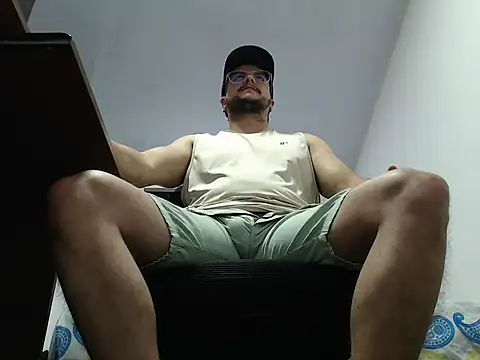 Snapshot of cloudsxxx chatting on December 16, 2:11 pm cloudsxxx online show from December 16, 2:11 pm