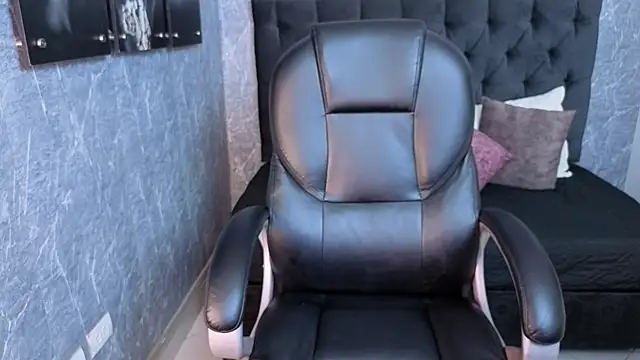 Snapshot of eileen__hills chatting on November 27, 6:54 pm eileen hills online show from November 27, 6:54 pm