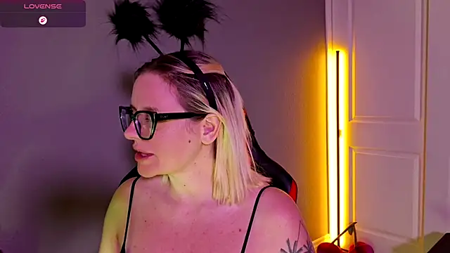 Charlies world online show from October 31, 5:25 pm