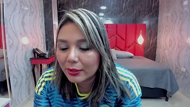 LatinaHoleQueen online show from June 17, 3:35 pm