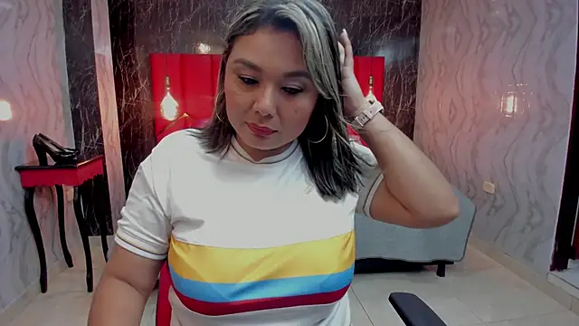 LatinaHoleQueen online show from June 27, 3:17 pm