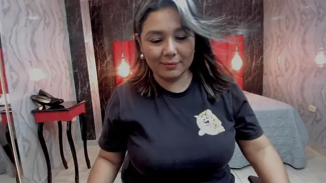 LatinaHoleQueen online show from July 27, 3:41 pm