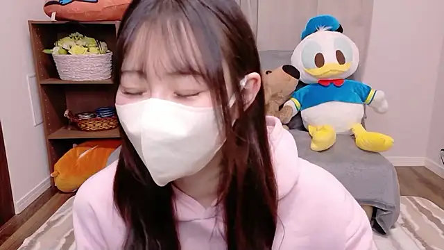 Snapshot of MOEMOE-Q chatting on October 14, 3:24 pm MOEMOE-Q online show from October 14, 3:24 pm