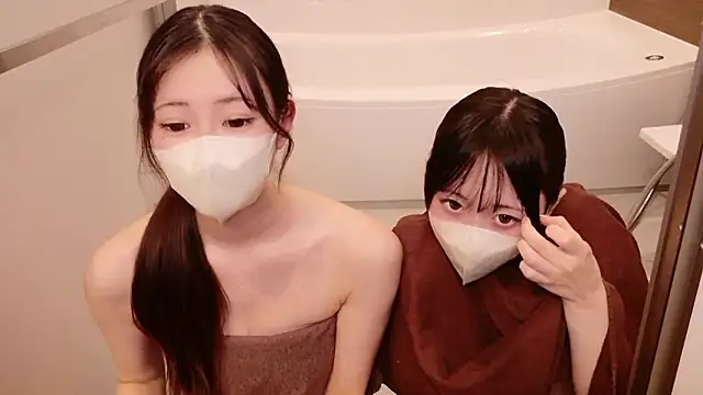 Snapshot of MOEMOE-Q chatting on November 4, 7:35 pm MOEMOE-Q online show from November 4, 7:35 pm