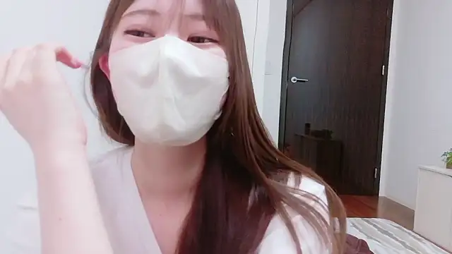 Snapshot of MOEMOE-Q chatting on June 4, 1:50 pm MOEMOE-Q online show from June 4, 1:50 pm