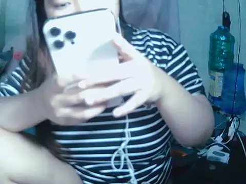 Snapshot of Lily3322 chatting on July 17, 2:18 am Lily3322 online show from July 17, 2:18 am