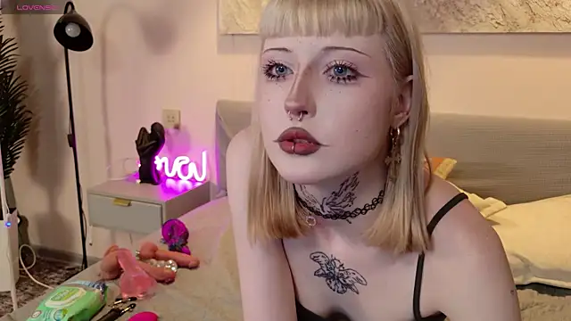 MilkMeSoftly online show from June 21, 8:28 am