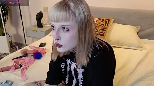 MilkMeSoftly online show from June 25, 8:19 am