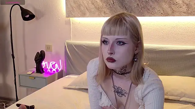 MilkMeSoftly online show from June 26, 8:19 am
