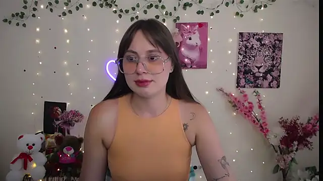 Snapshot of Amanda_Bright_ chatting on July 6, 9:39 am Amanda Bright online show from July 6, 9:39 am