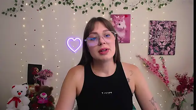 Snapshot of Amanda_Bright_ chatting on July 14, 10:43 am Amanda Bright online show from July 14, 10:43 am