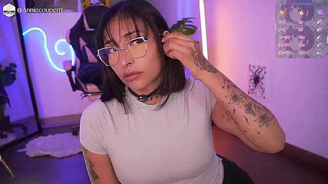 AnnieCouperr online show from May 18, 8:47 pm
