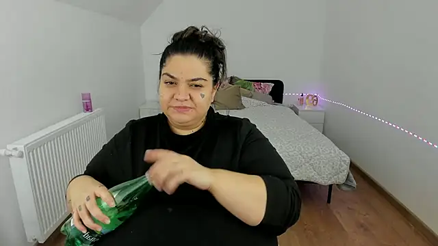 Snapshot of EvvaBBW chatting on October 12, 7:57 pm EvvaBBW online show from October 12, 7:57 pm