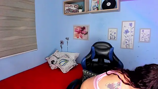 Snapshot of Nicky_lucy_m chatting on May 10, 1:55 am Nicky lucy m online show from May 10, 1:55 am
