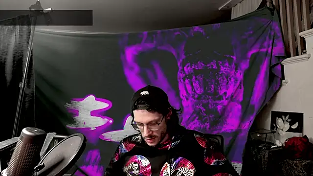 MasterDaddyCool online show from September 12, 6:35 am