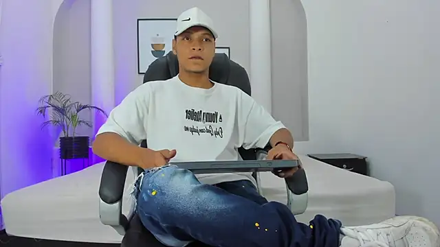 Ricky Owens1 online show from November 10, 8:08 pm