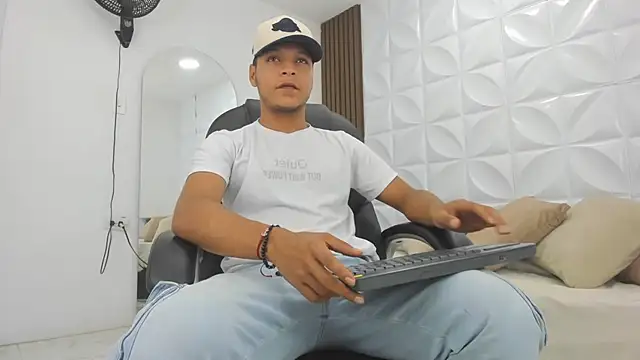 Ricky Owens1 online show from November 24, 8:41 pm