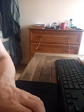 Snapshot of Endriuu09 chatting on December 20, 11:06 am Endriuu09 online show from December 20, 11:06 am