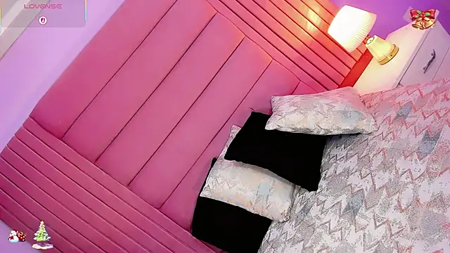 Snapshot of Valeria_Rouss chatting on December 21, 9:00 pm Valeria Rouss online show from December 21, 9:00 pm