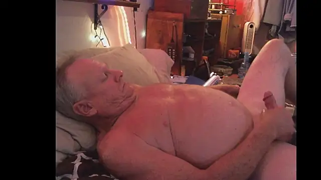 Pussyeat2please online show from November 11, 7:52 am