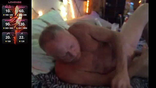 Snapshot of Pussyeat2please chatting on June 24, 8:35 am Pussyeat2please online show from June 24, 8:35 am