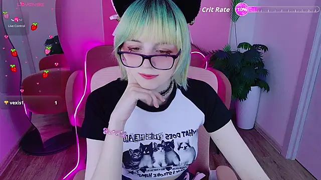 Snapshot of CoralineYoung chatting on July 2, 1:28 pm CoralineYoung online show from July 2, 1:28 pm