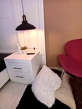 KITY HILL online show from March 2, 7:15 am