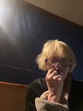 ladyboatlady online show from December 2, 7:47 am