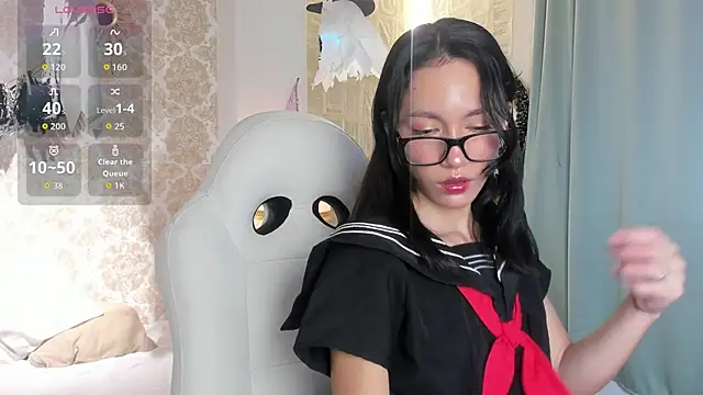 Snapshot of LilyThea chatting on October 15, 8:53 pm LilyThea online show from October 15, 8:53 pm